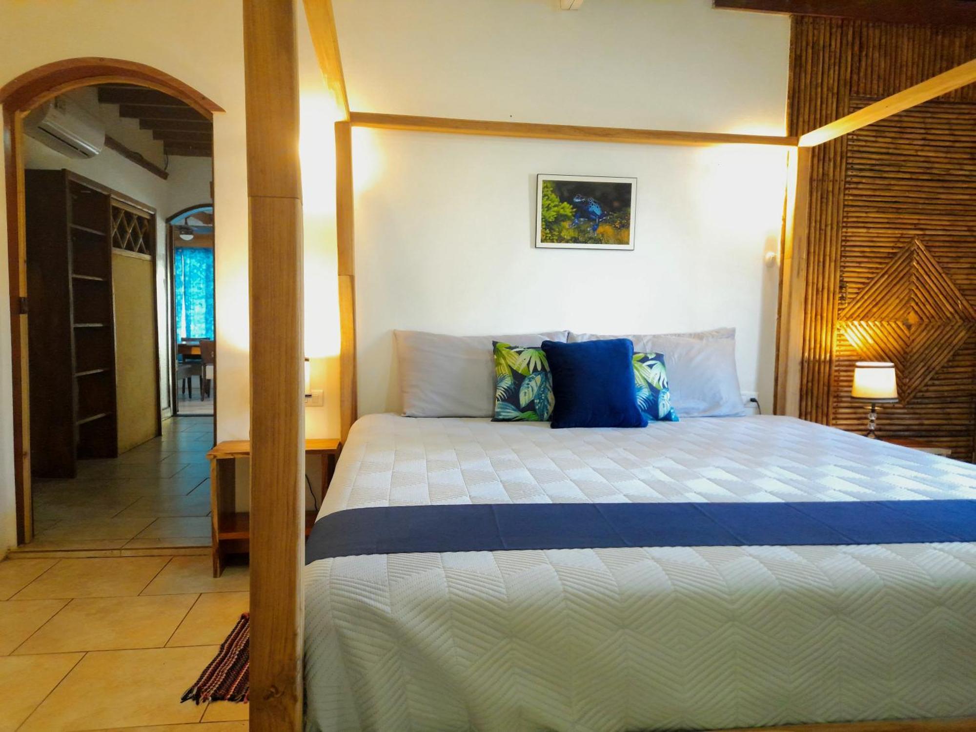 Casa Blanca Beachfront House With Shared Pool Access Pangea Lodge Manzanillo  Bagian luar foto