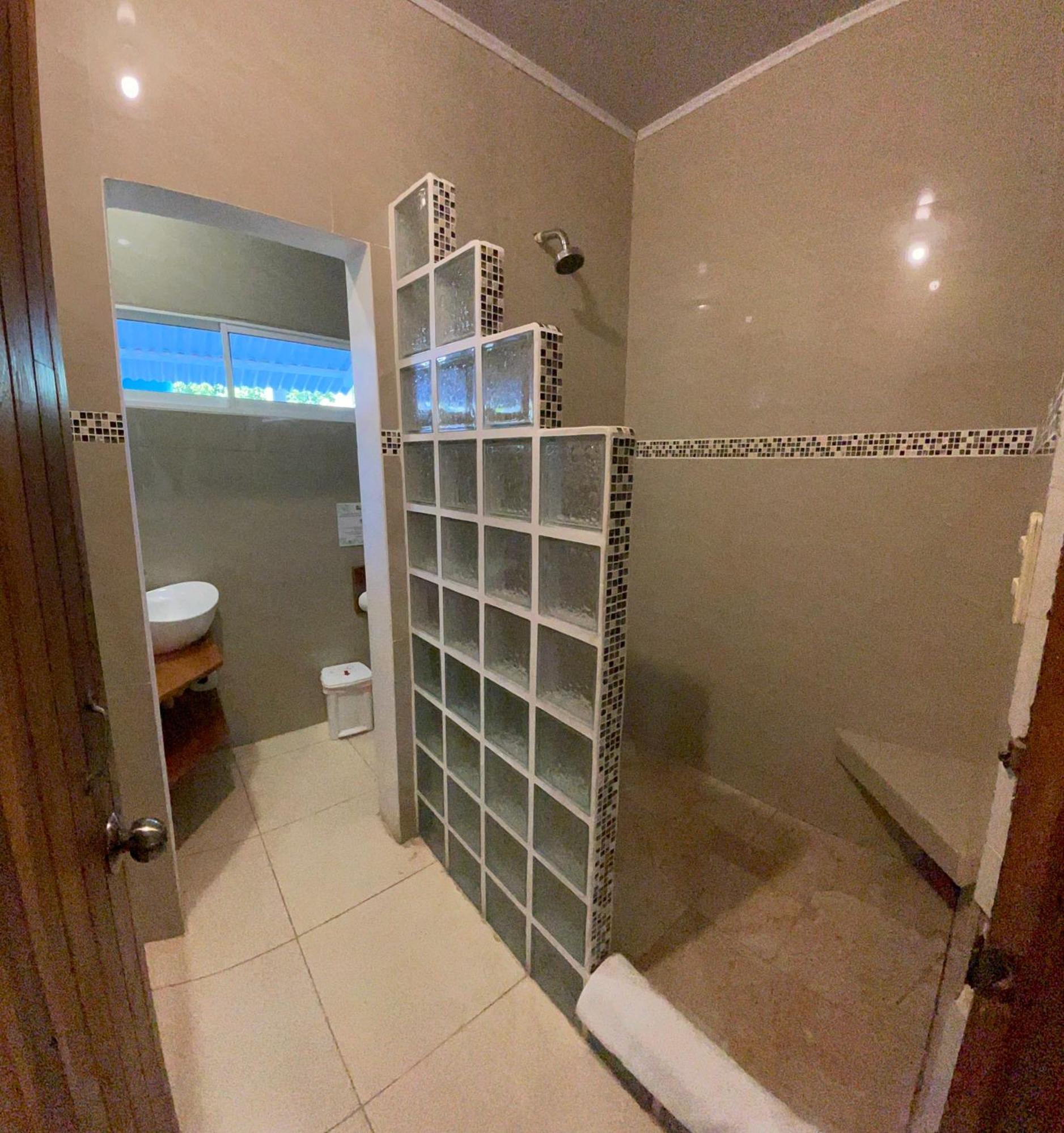 Casa Blanca Beachfront House With Shared Pool Access Pangea Lodge Manzanillo  Bagian luar foto