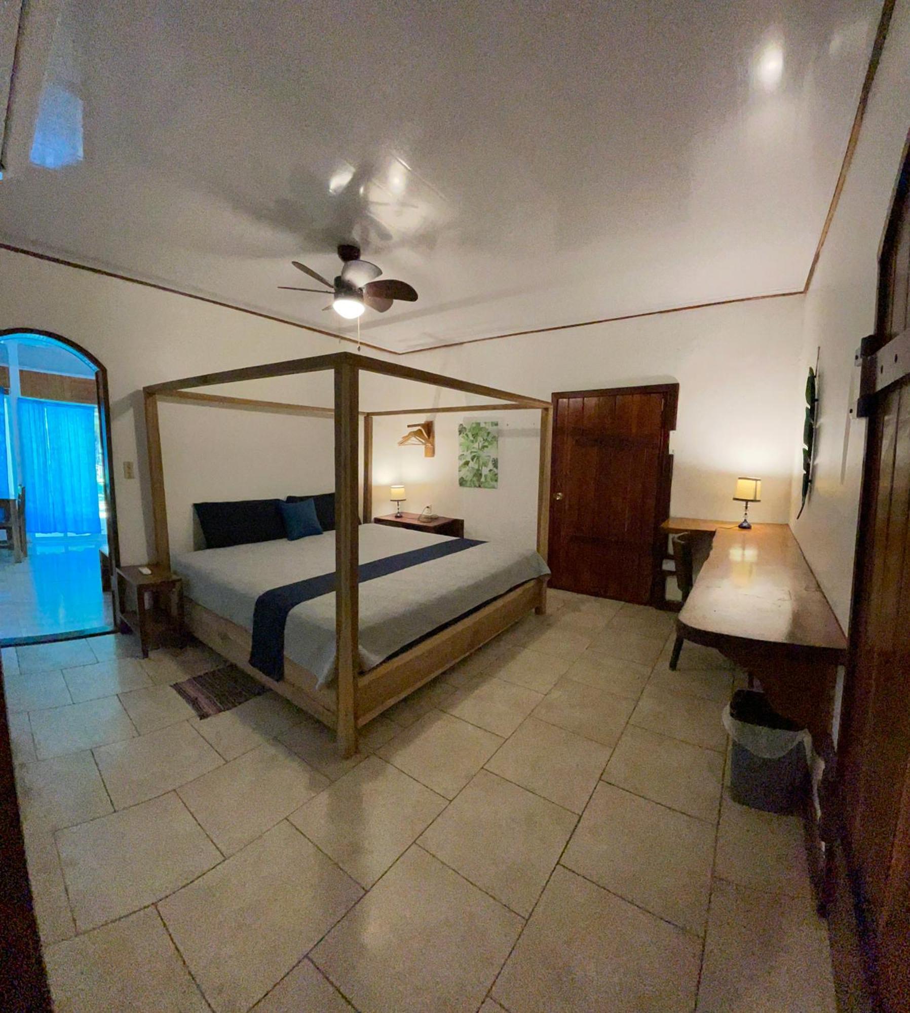 Casa Blanca Beachfront House With Shared Pool Access Pangea Lodge Manzanillo  Bagian luar foto